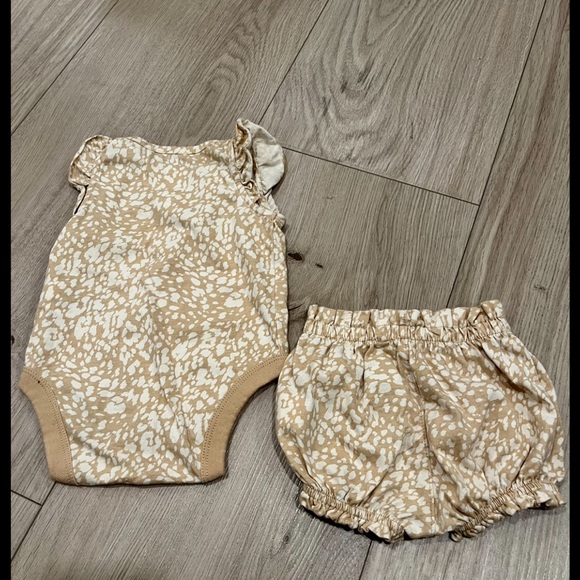 4 for $20 Baby Gap two piece set size 0-3 - Picture 5 of 5